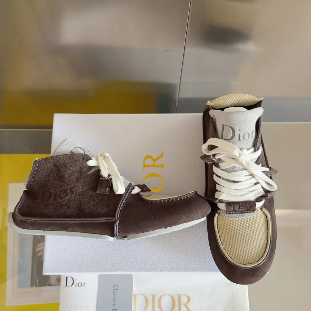 Men's shoes 💰680 Top version: Dior Roadie series catwalk couple style handmade casual sports shoes delivery counter exquisite packaging 🛍📦 ▪️Material: original custom imported first-layer cowhide ▪️Inner lining: original custom leather lining ▪️Sole: original molded anti-slip rubber material ▪️Sole thickness: 2CM ▪️Size: women's 35-40 / Men's 39-45